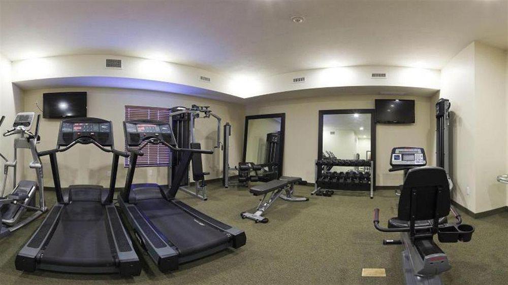 Holiday Inn Express & Suites North Топика Экстерьер фото