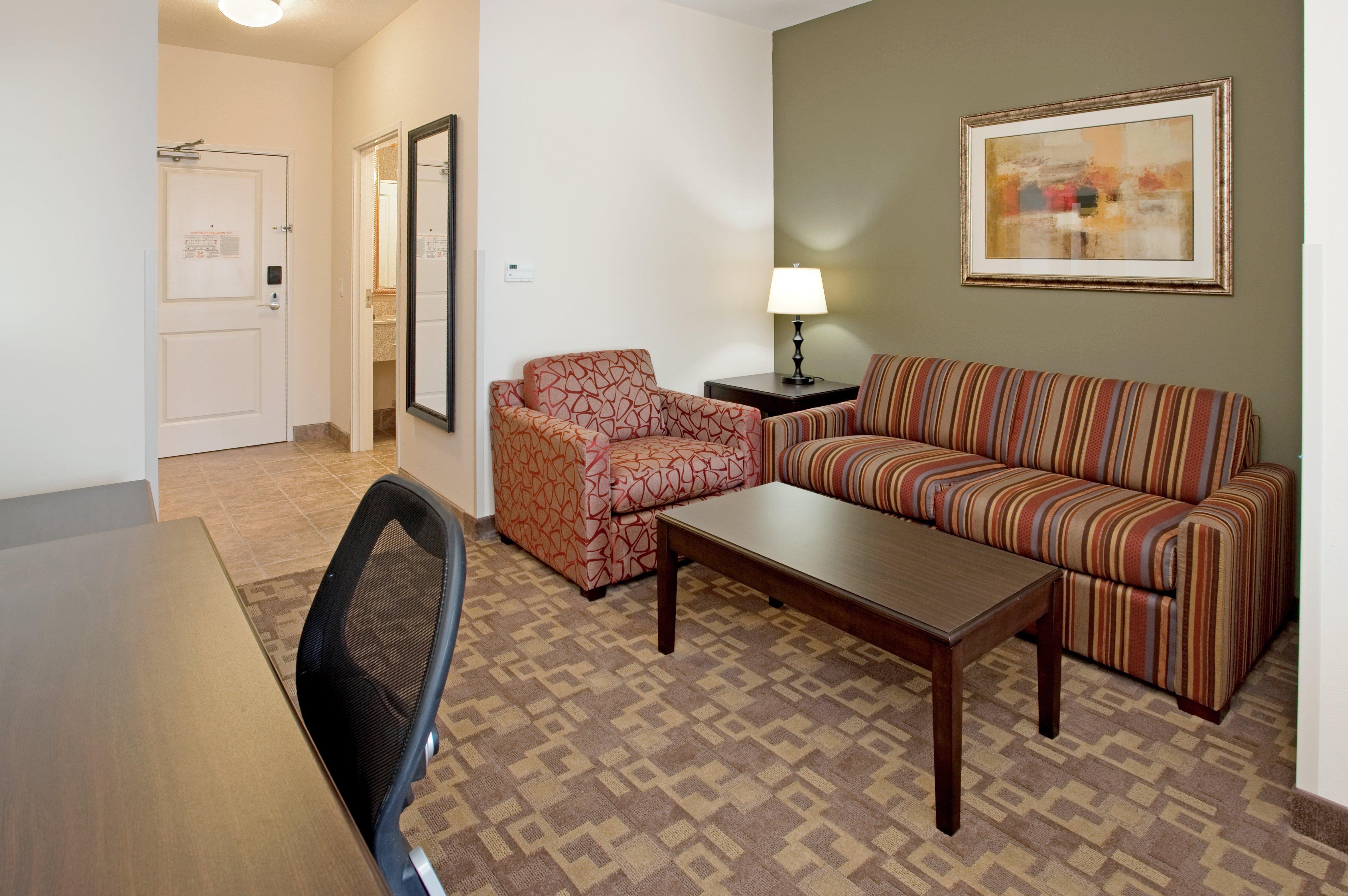 Holiday Inn Express & Suites North Топика Интерьер фото