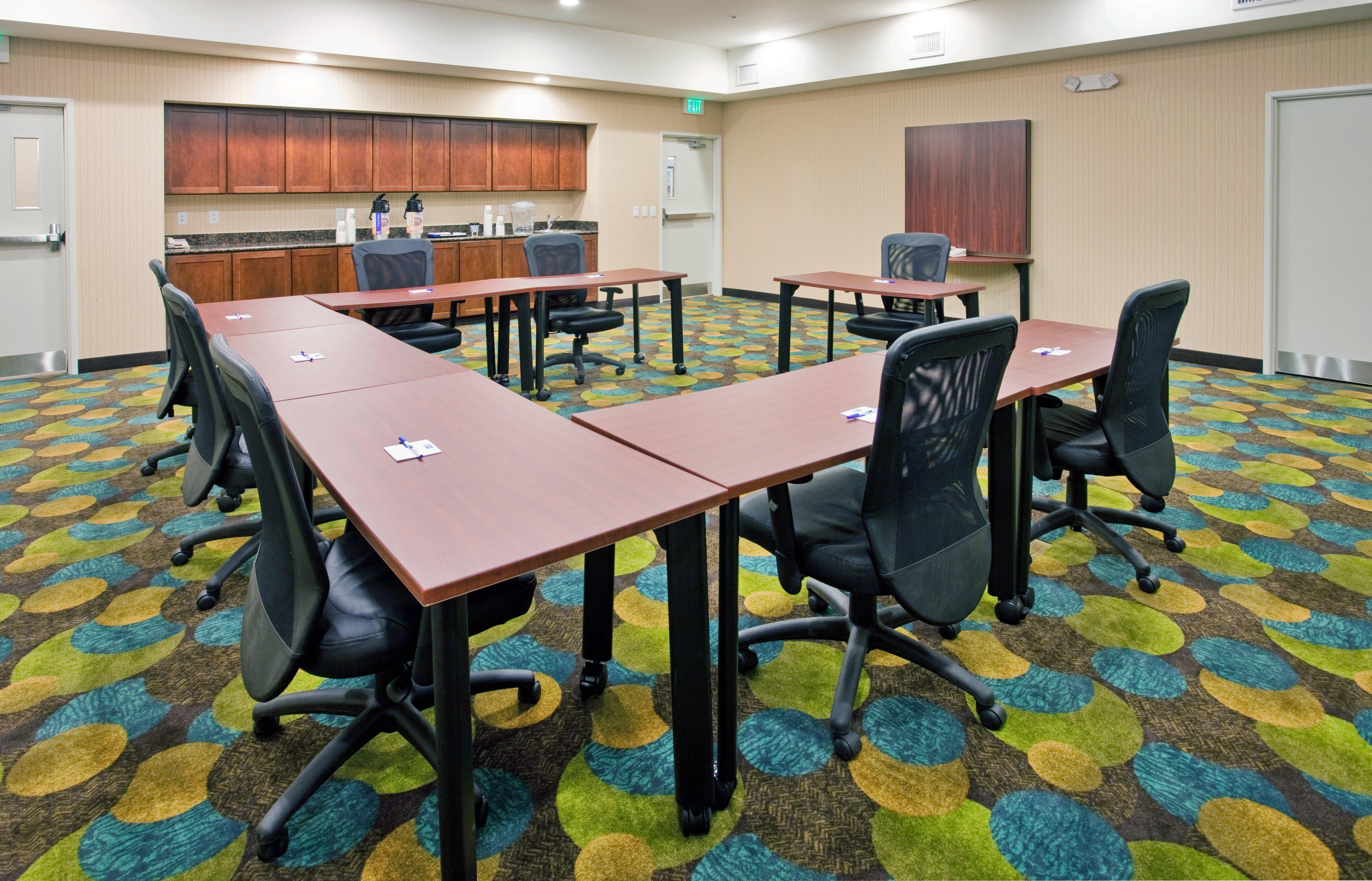 Holiday Inn Express & Suites North Топика Экстерьер фото