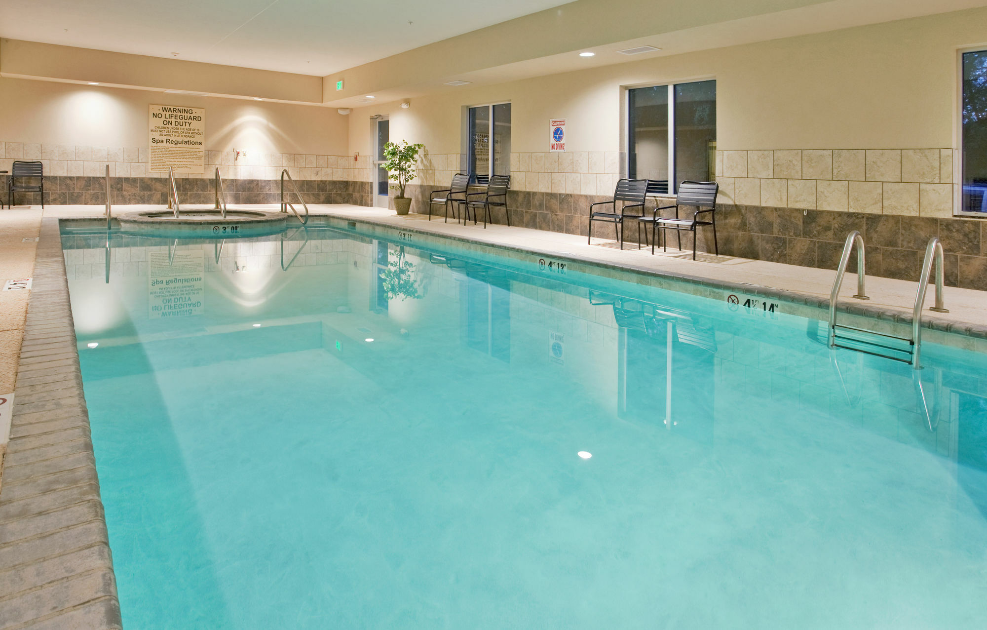Holiday Inn Express & Suites North Топика Экстерьер фото